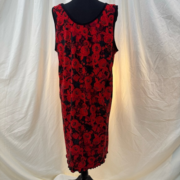 Roses are red knee length nightgown - Picture 7 of 8